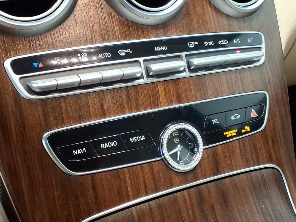 Photo 16 of this MERCEDES-BENZ C-CLASS