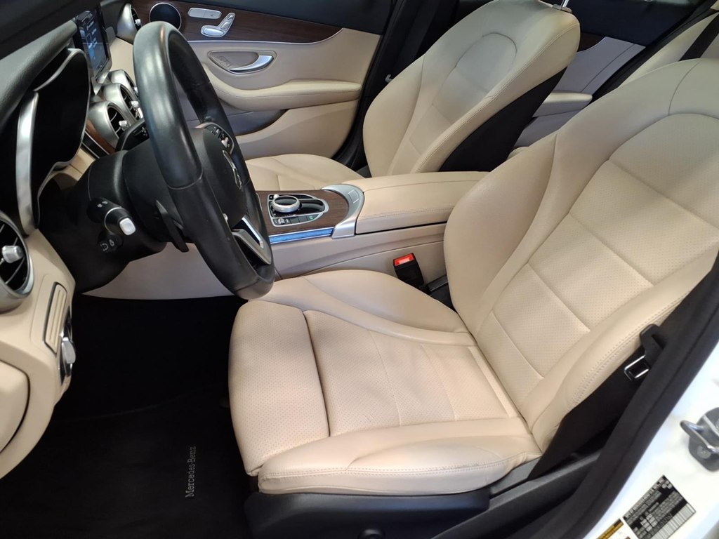 Photo 18 of this MERCEDES-BENZ C-CLASS