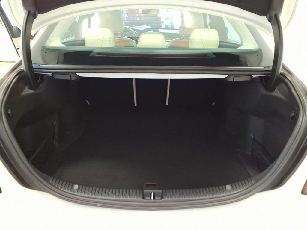 Photo 24 of this MERCEDES-BENZ C-CLASS
