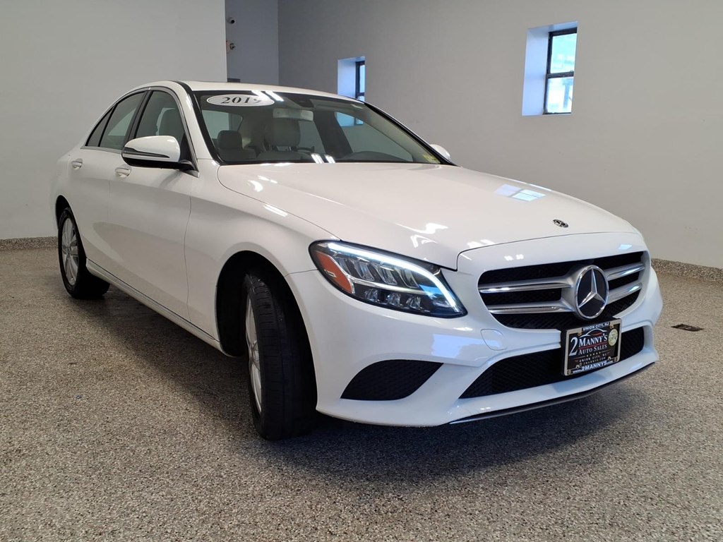 Photo 3 of this MERCEDES-BENZ C-CLASS