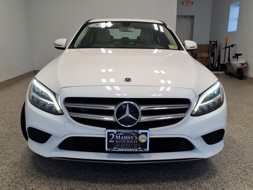 Photo 2 of this MERCEDES-BENZ C-CLASS