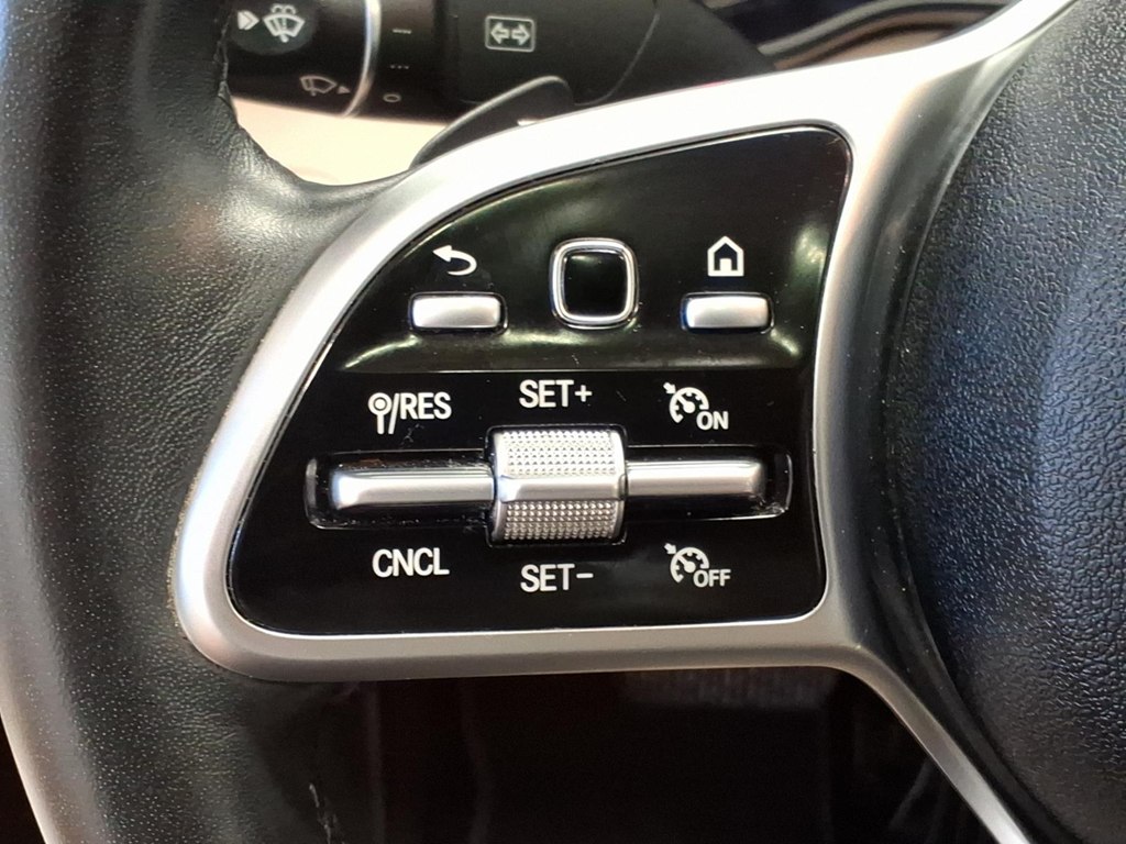 Photo 10 of this MERCEDES-BENZ C-CLASS