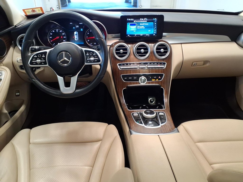 Photo 9 of this MERCEDES-BENZ C-CLASS