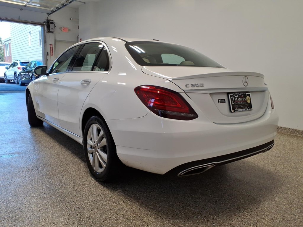 Photo 6 of this MERCEDES-BENZ C-CLASS