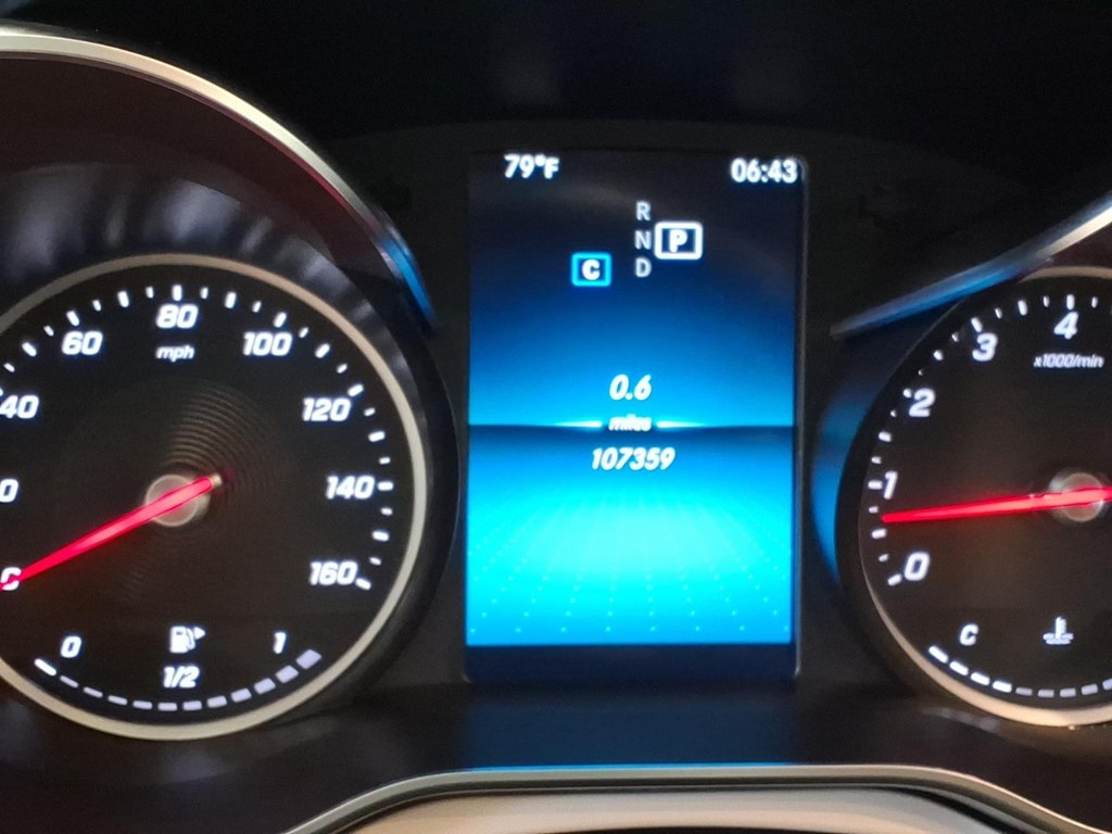 Photo 11 of this MERCEDES-BENZ C-CLASS