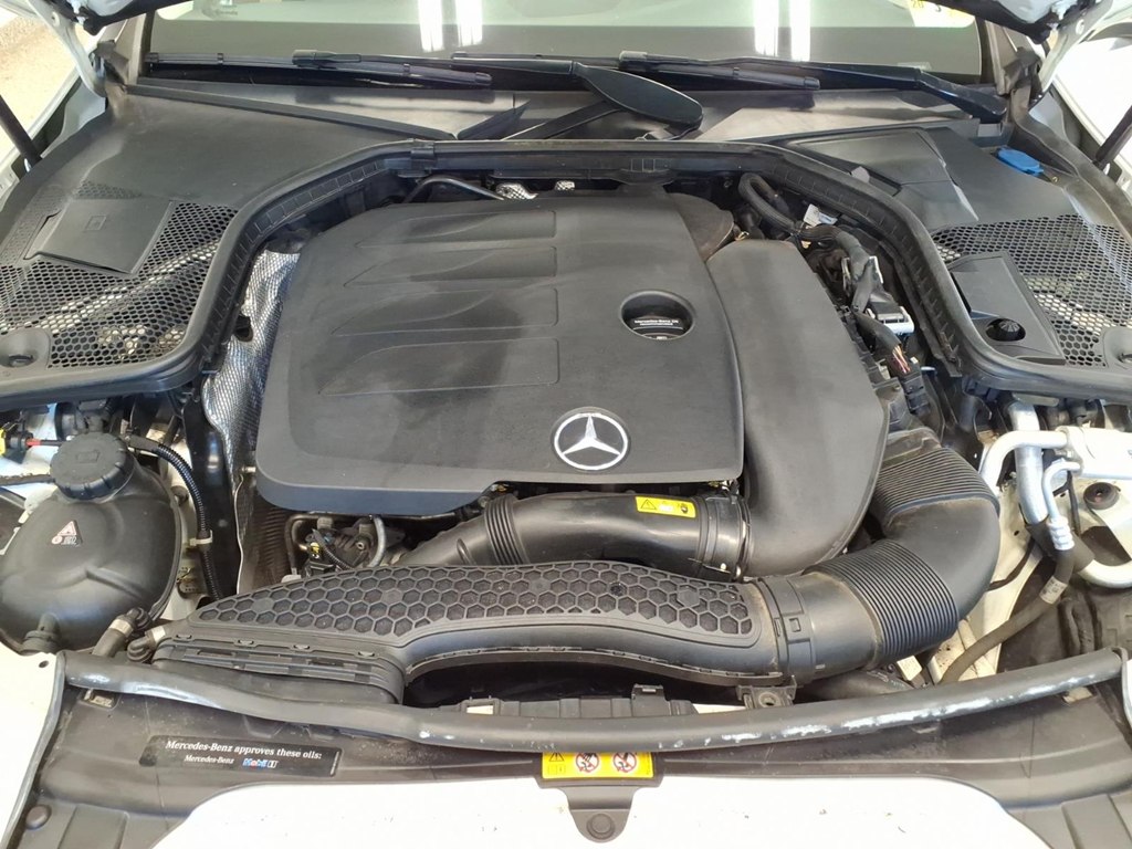 Photo 22 of this MERCEDES-BENZ C-CLASS