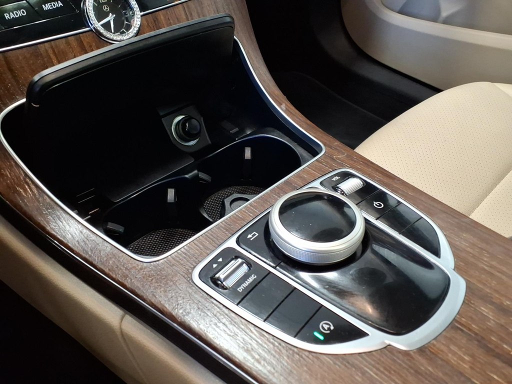 Photo 17 of this MERCEDES-BENZ C-CLASS
