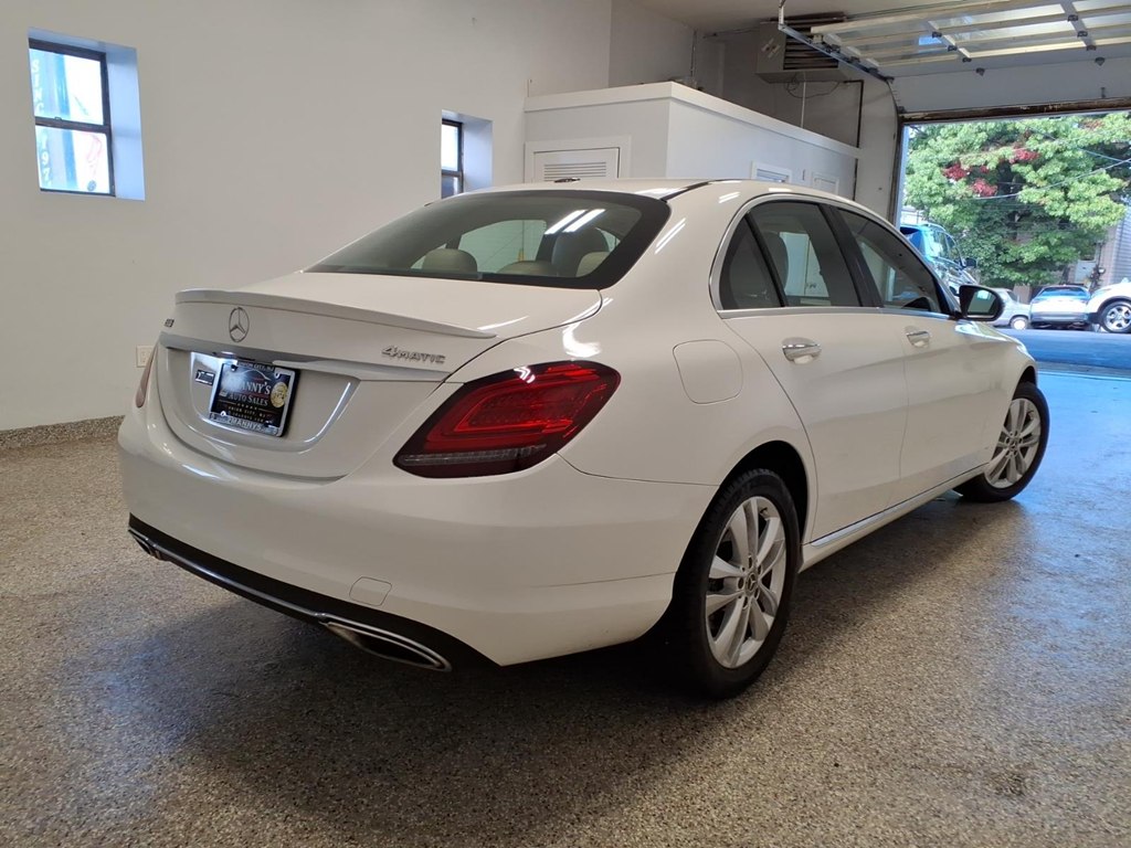 Photo 4 of this MERCEDES-BENZ C-CLASS