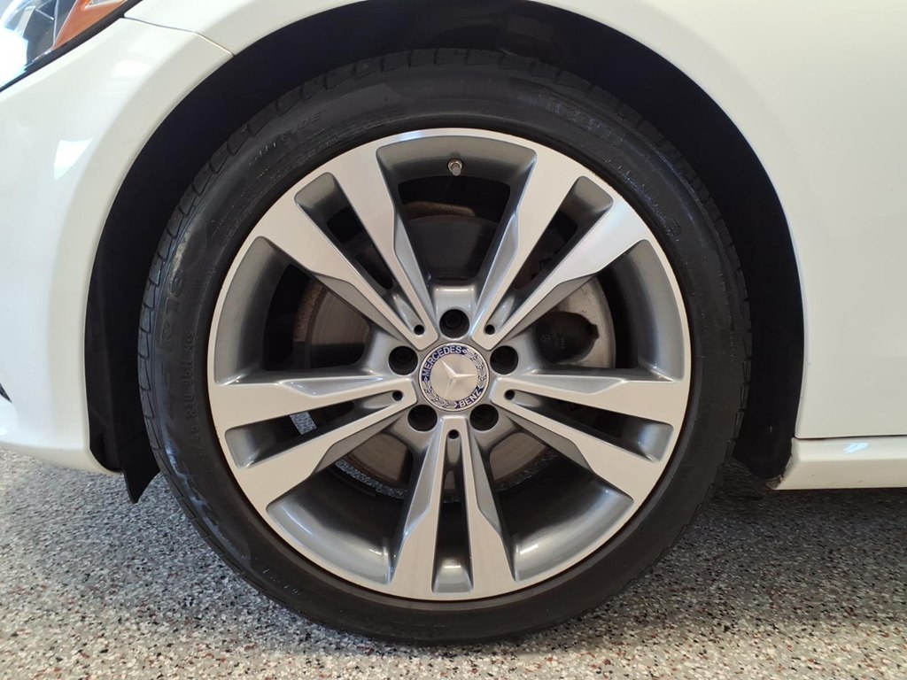 Photo 7 of this MERCEDES-BENZ C-CLASS