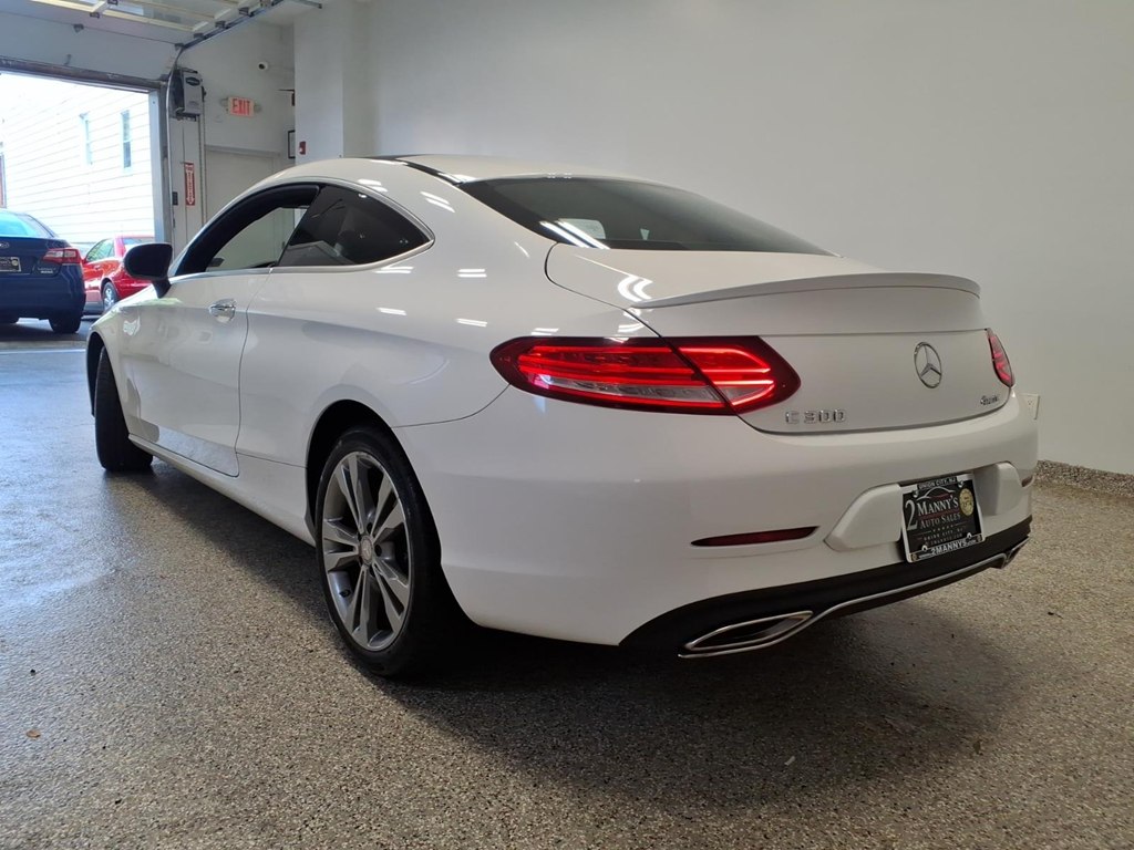 Photo 6 of this MERCEDES-BENZ C-CLASS