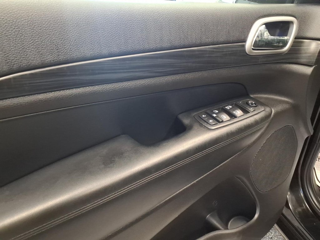Photo 8 of this JEEP GRAND CHEROKEE