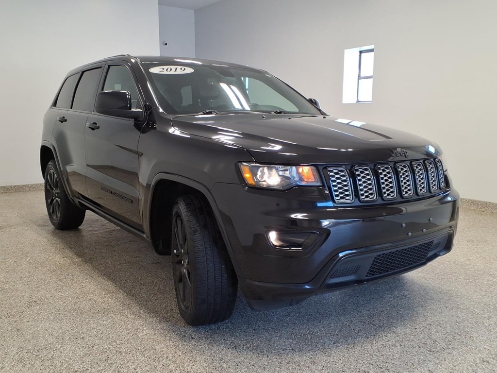 Photo 3 of this JEEP GRAND CHEROKEE