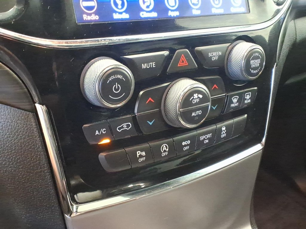 Photo 17 of this JEEP GRAND CHEROKEE