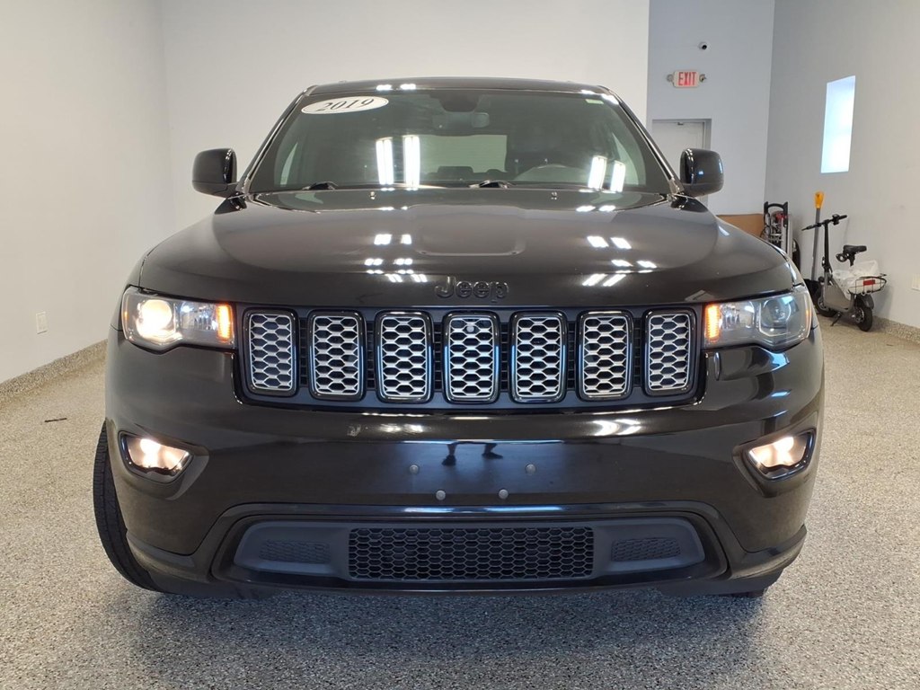 Photo 2 of this JEEP GRAND CHEROKEE