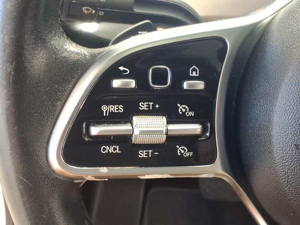 Photo 10 of this MERCEDES-BENZ CLA