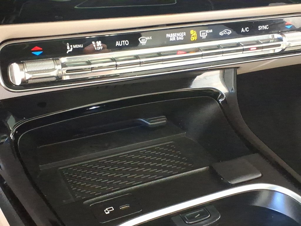 Photo 15 of this MERCEDES-BENZ CLA