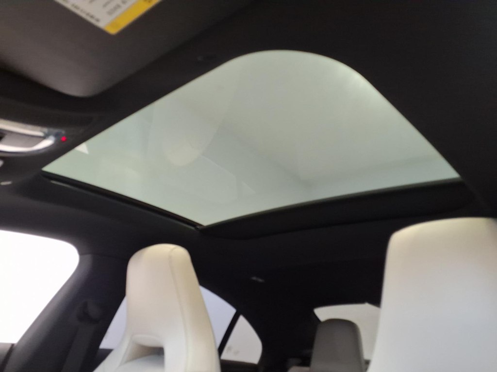 Photo 20 of this MERCEDES-BENZ CLA