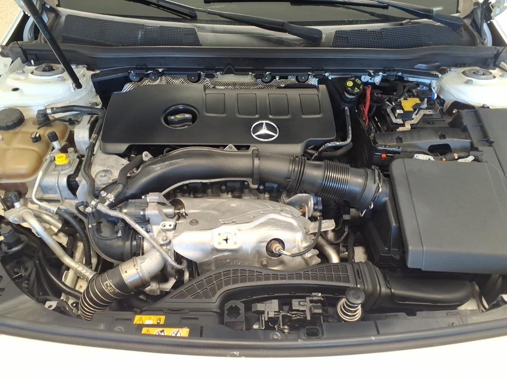 Photo 21 of this MERCEDES-BENZ CLA