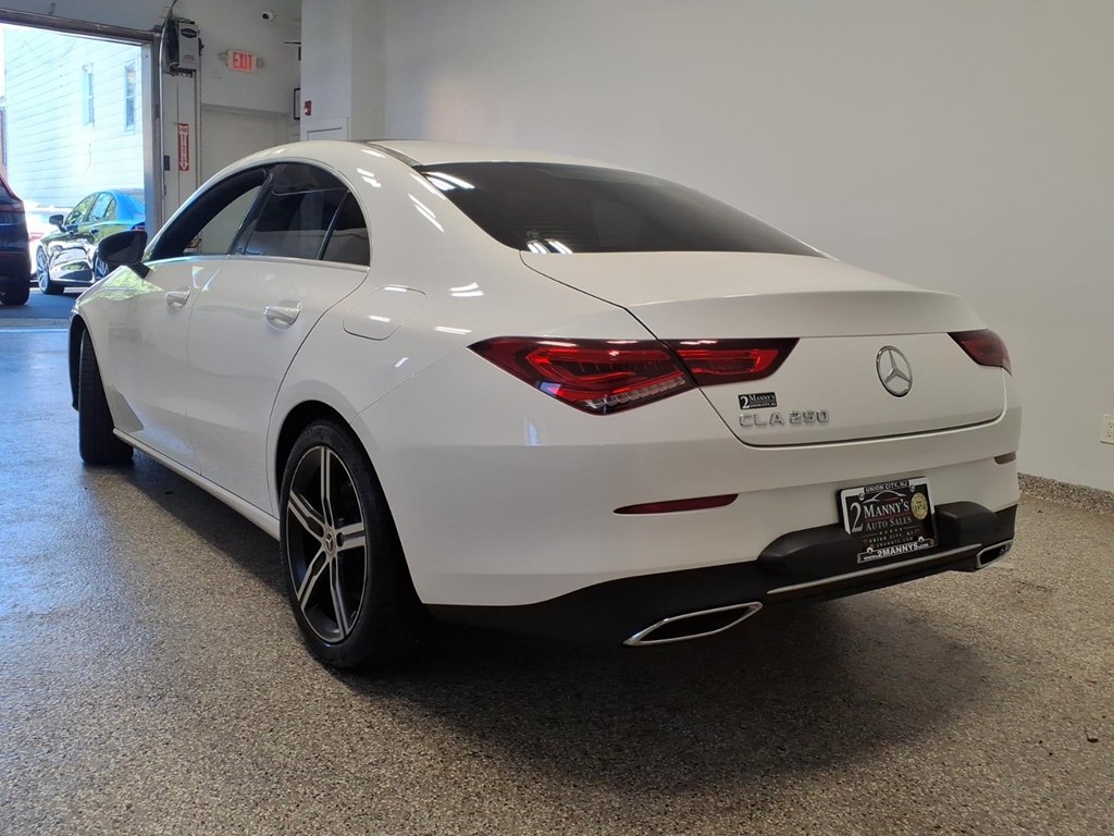 Photo 6 of this MERCEDES-BENZ CLA