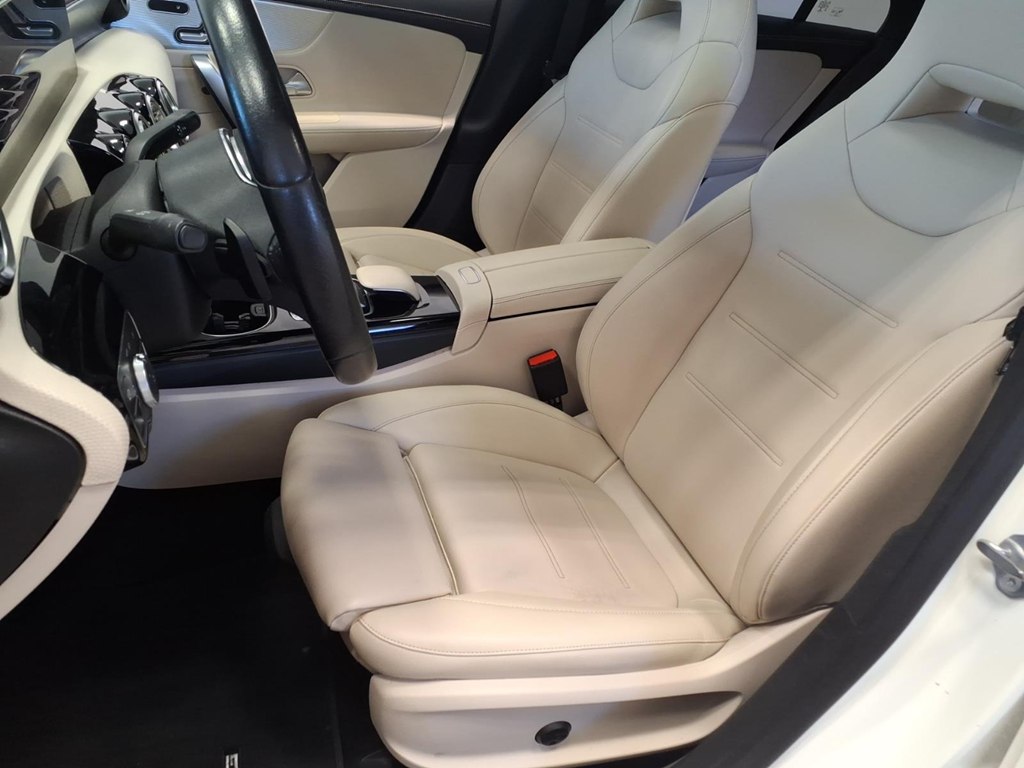 Photo 17 of this MERCEDES-BENZ CLA