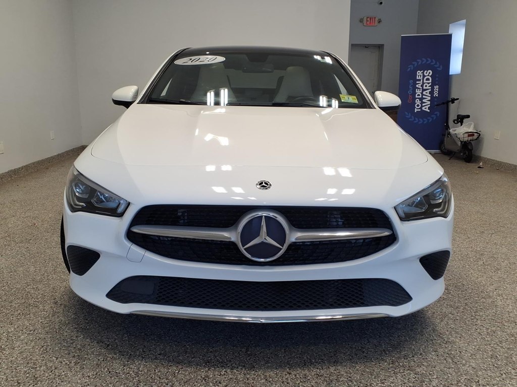 Photo 2 of this MERCEDES-BENZ CLA