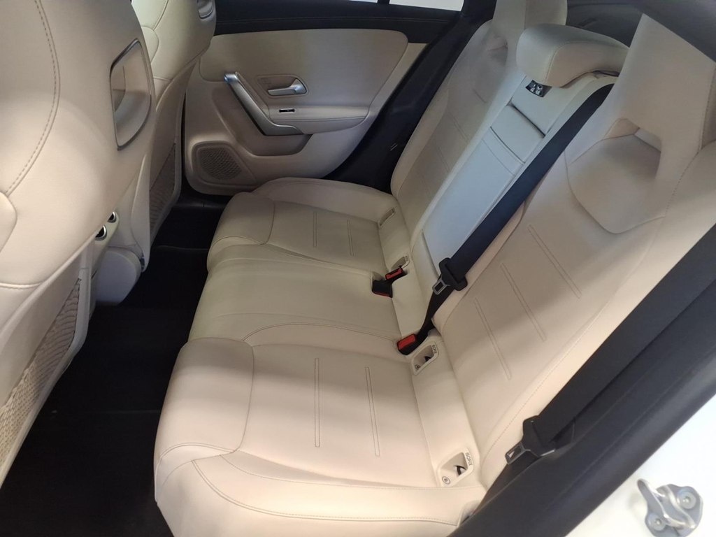 Photo 19 of this MERCEDES-BENZ CLA