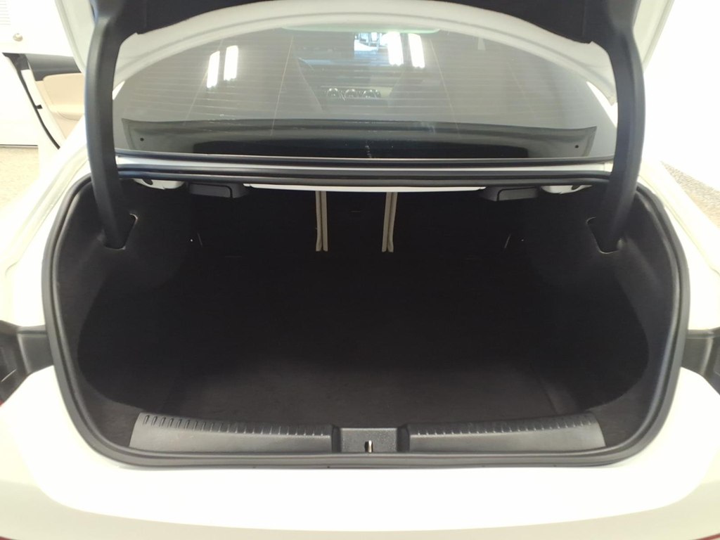 Photo 23 of this MERCEDES-BENZ CLA