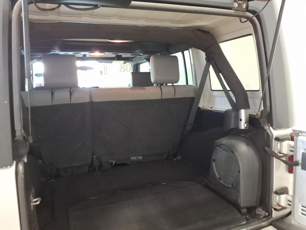 Photo 18 of this JEEP WRANGLER UNLIMI