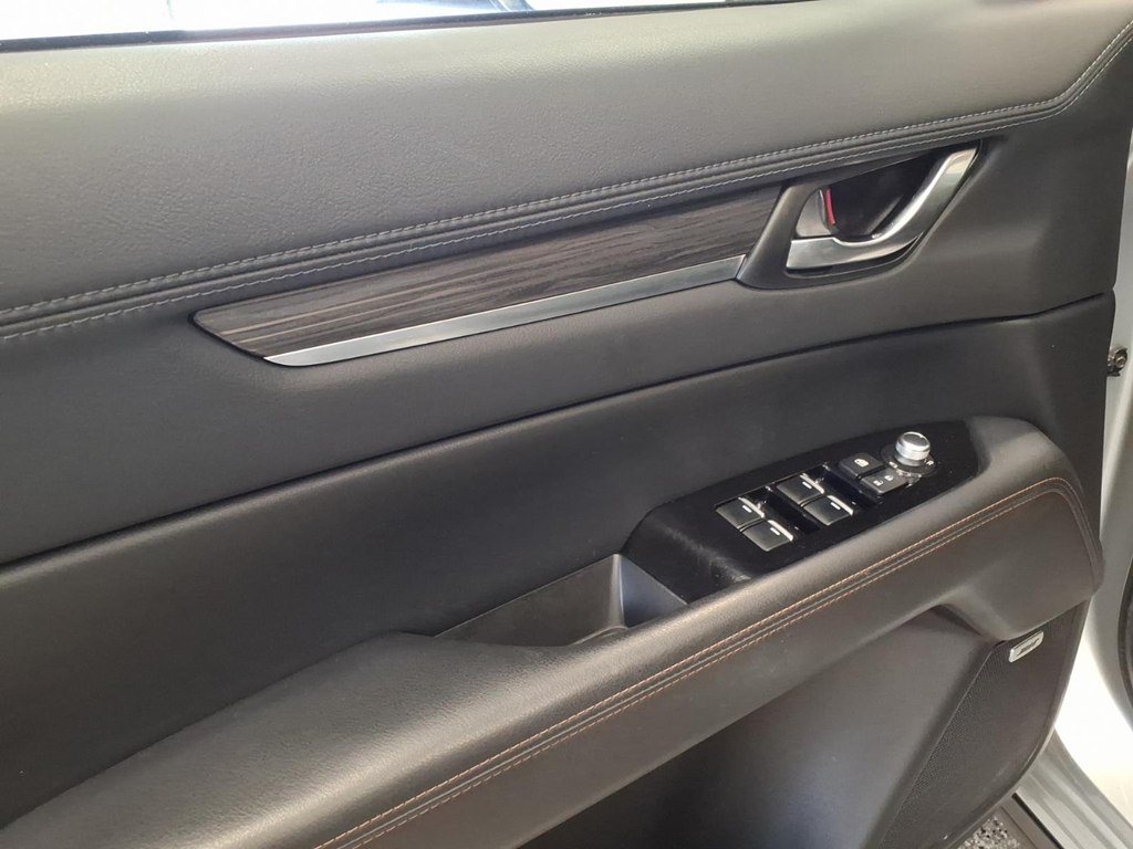 Photo 8 of this MAZDA CX-5