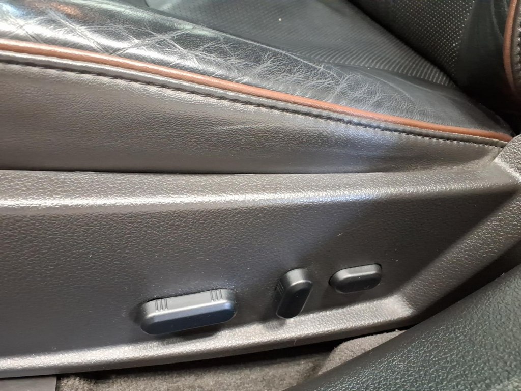Photo 17 of this LINCOLN MKZ