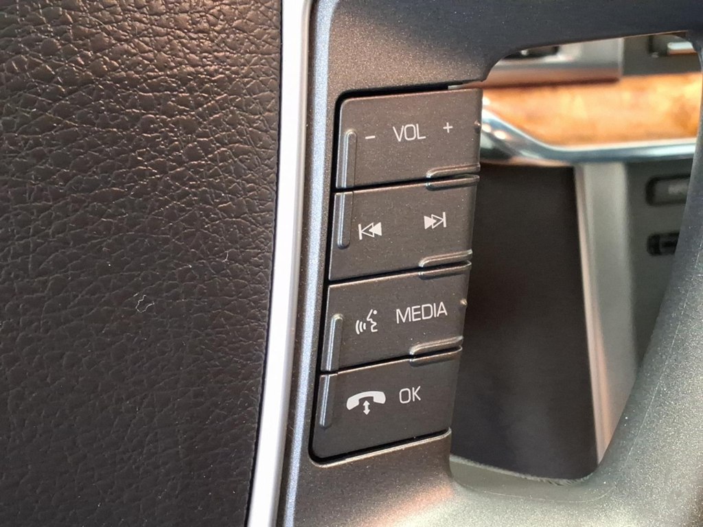 Photo 12 of this LINCOLN MKZ