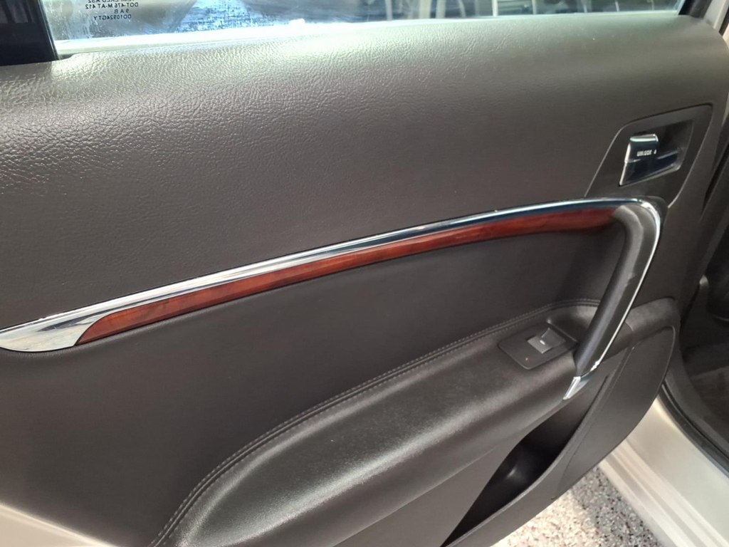 Photo 18 of this LINCOLN MKZ