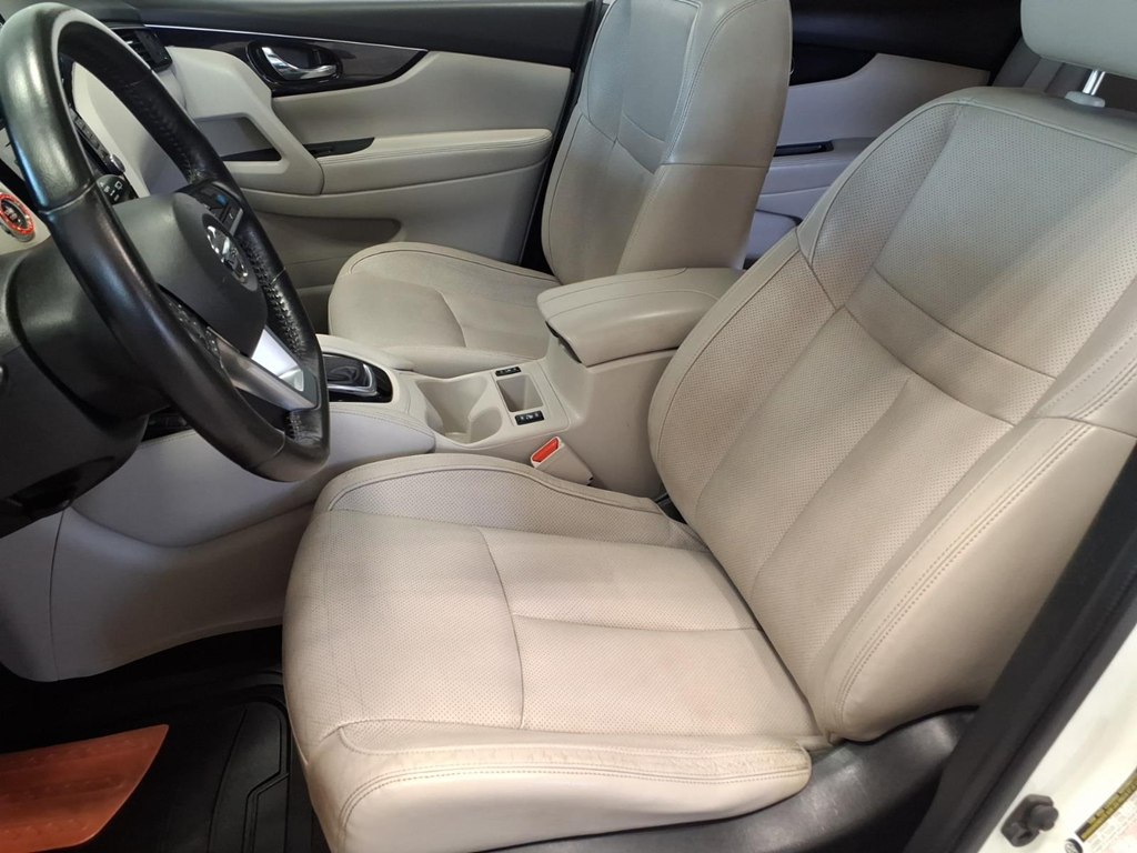 Photo 19 of this NISSAN ROGUE SPORT