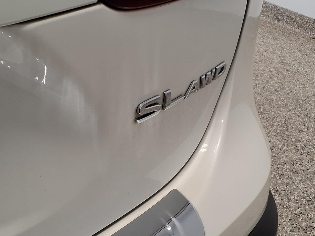Photo 25 of this NISSAN ROGUE SPORT