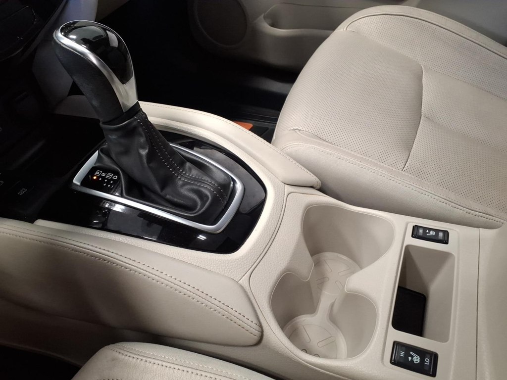 Photo 18 of this NISSAN ROGUE SPORT