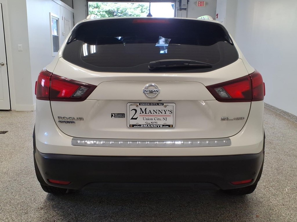 Photo 5 of this NISSAN ROGUE SPORT