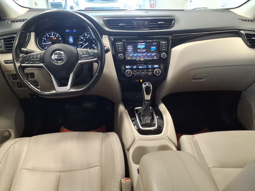 Photo 9 of this NISSAN ROGUE SPORT