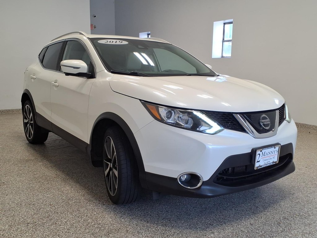 Photo 3 of this NISSAN ROGUE SPORT