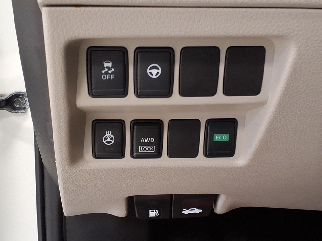Photo 10 of this NISSAN ROGUE SPORT