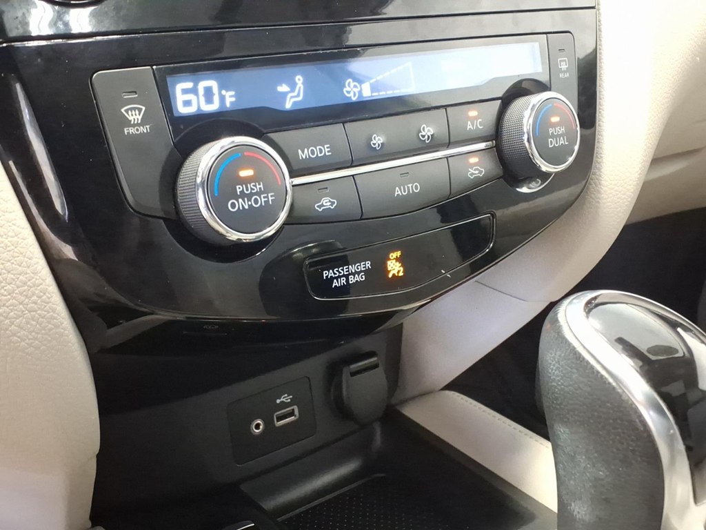 Photo 17 of this NISSAN ROGUE SPORT