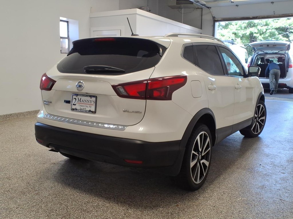 Photo 4 of this NISSAN ROGUE SPORT