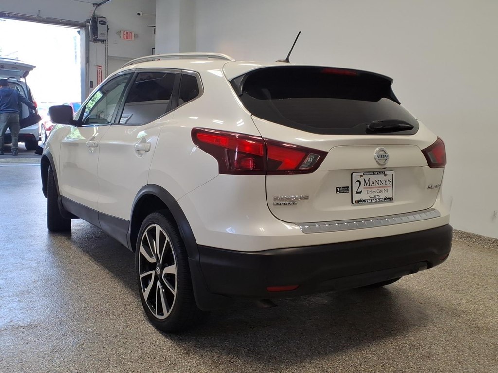 Photo 6 of this NISSAN ROGUE SPORT