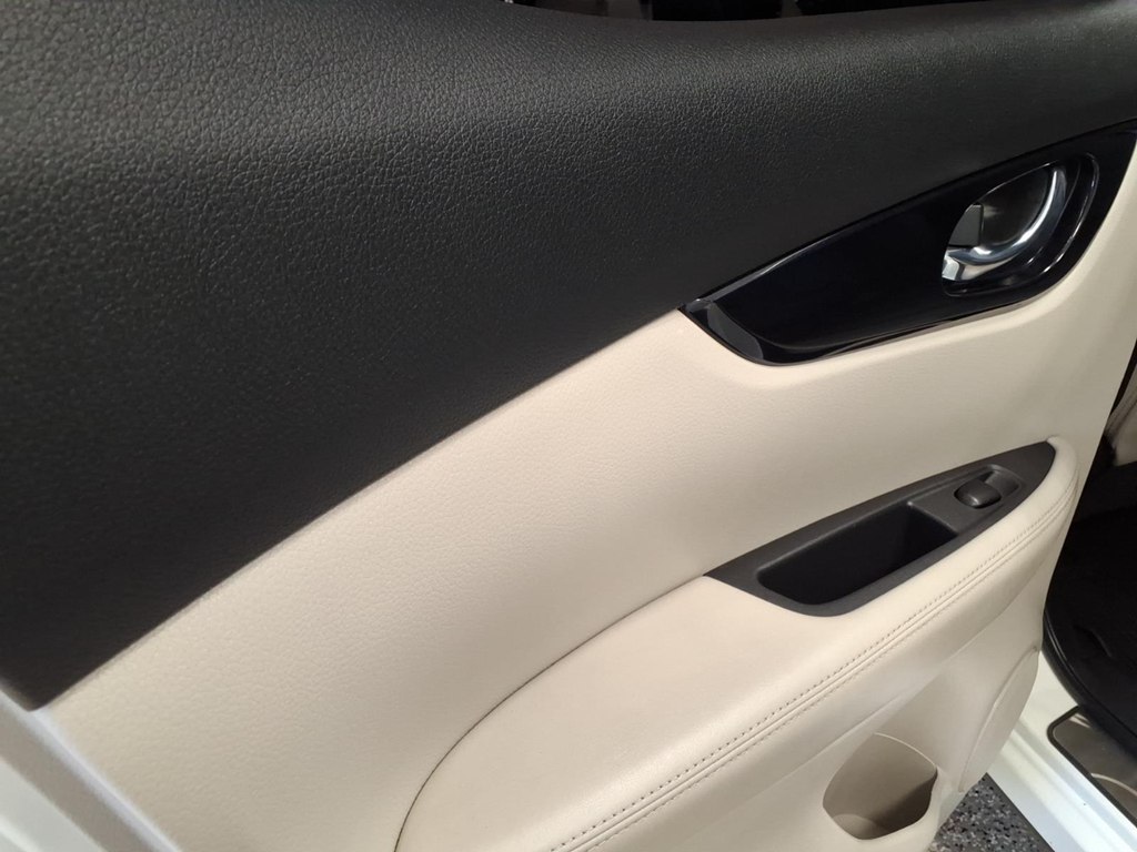 Photo 21 of this NISSAN ROGUE SPORT