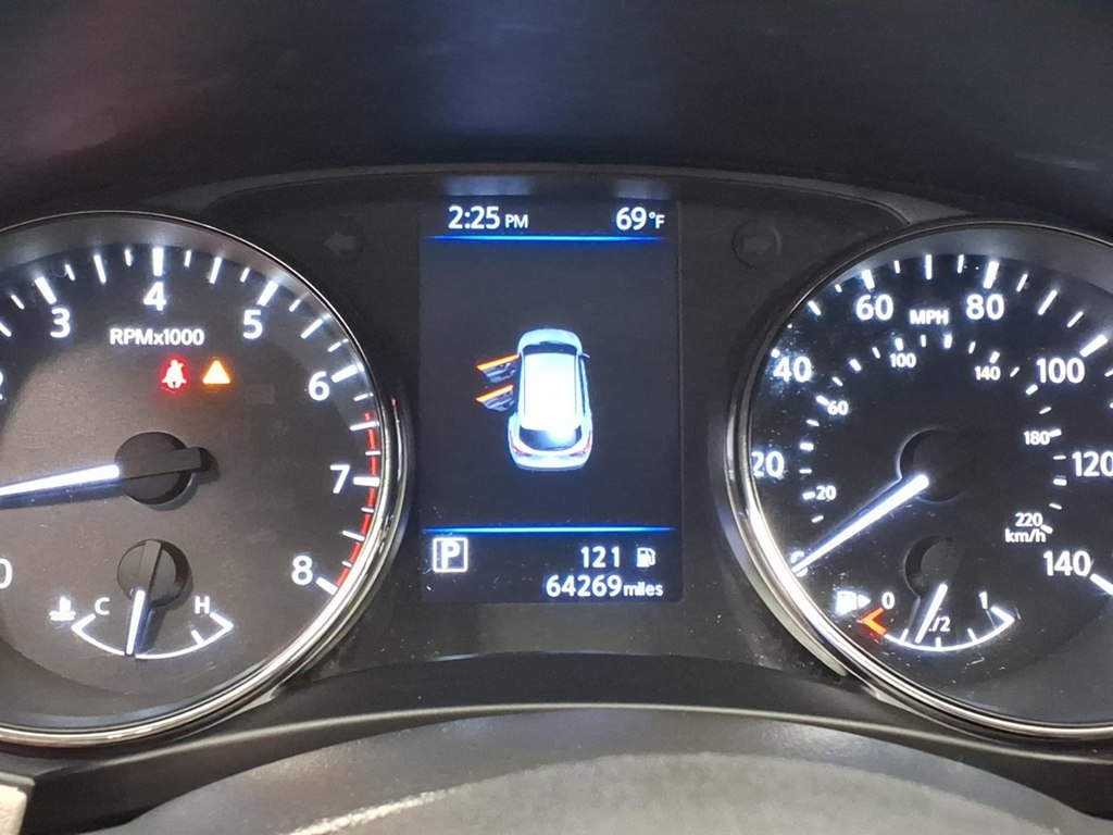 Photo 12 of this NISSAN ROGUE SPORT