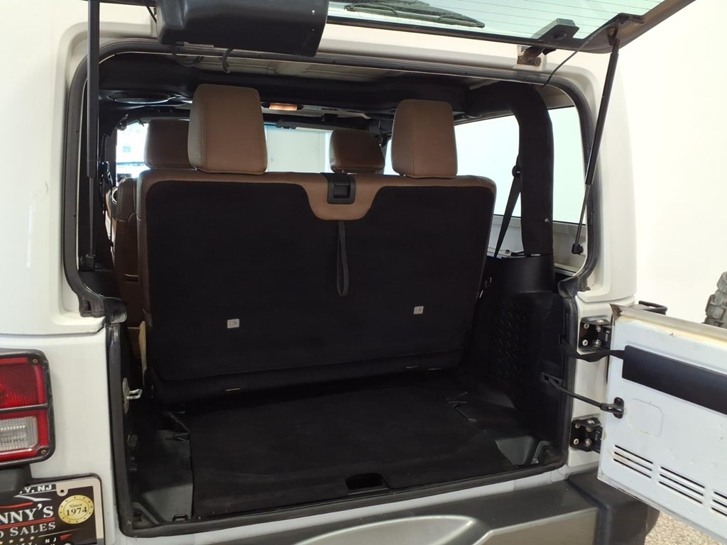 Photo 21 of this JEEP WRANGLER