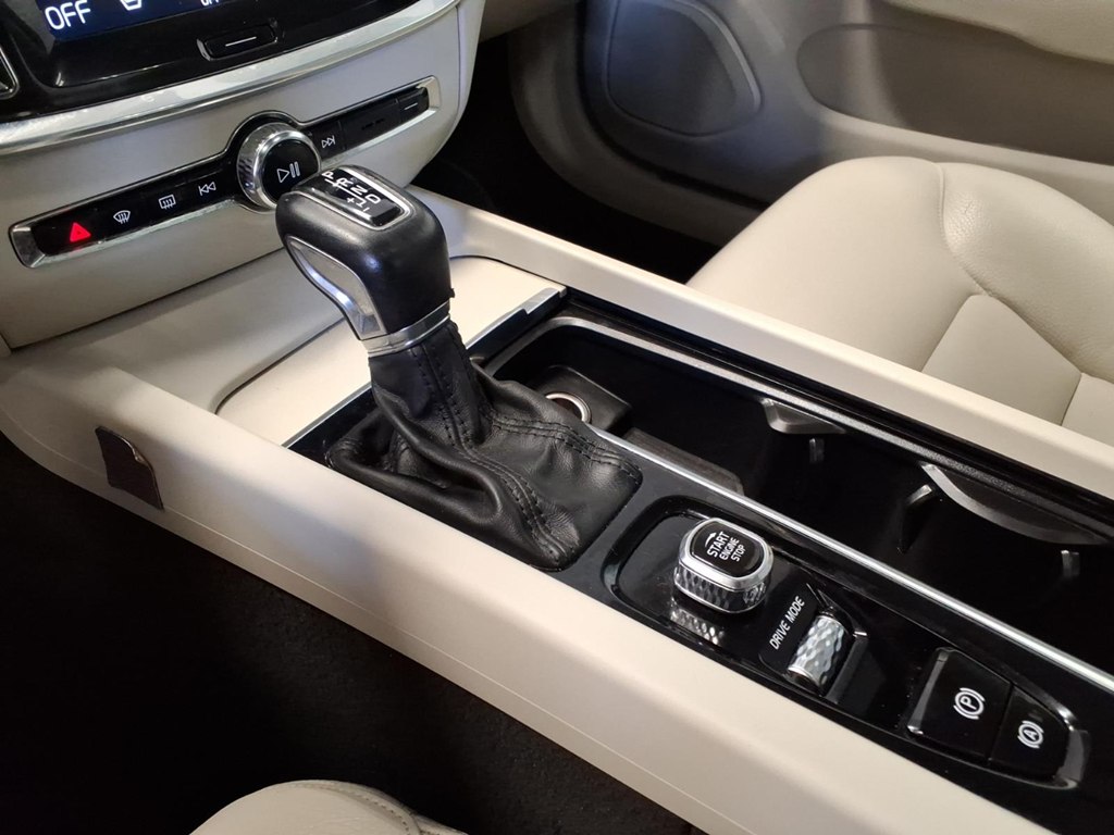 Photo 14 of this VOLVO S60