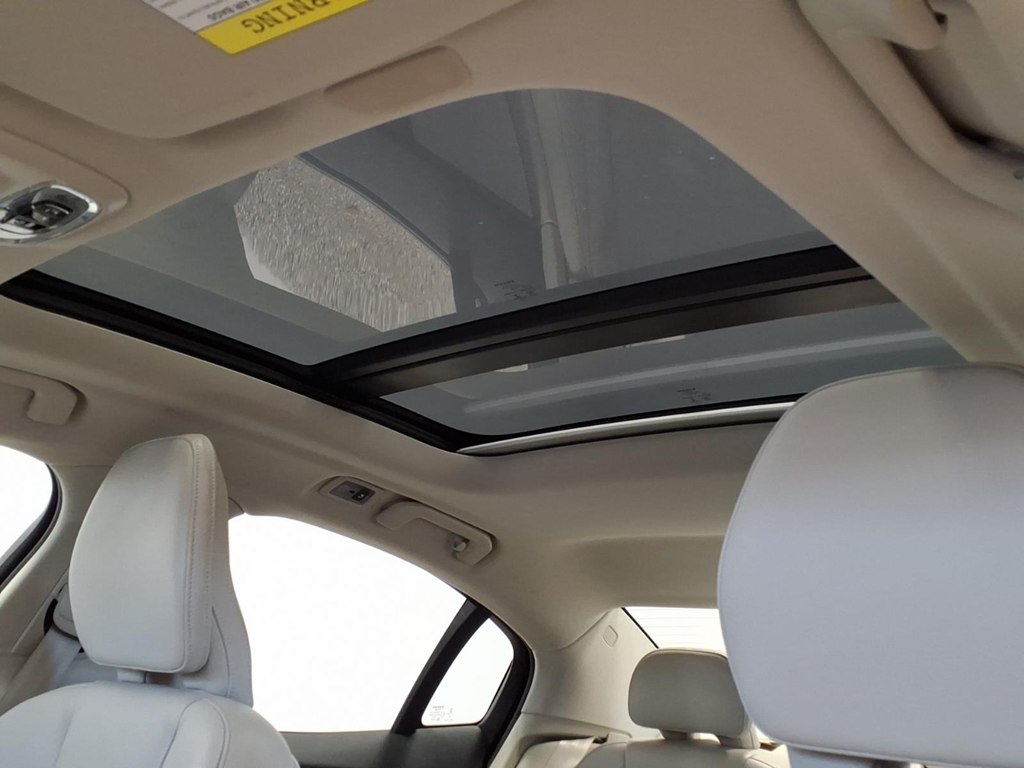 Photo 19 of this VOLVO S60