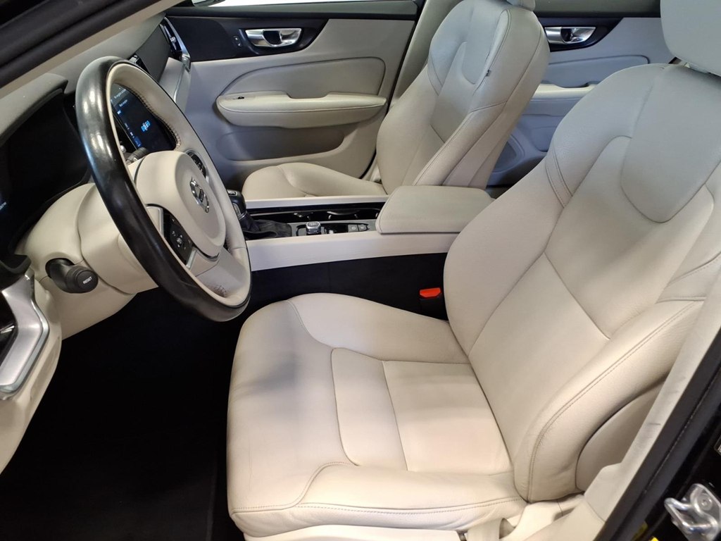 Photo 15 of this VOLVO S60