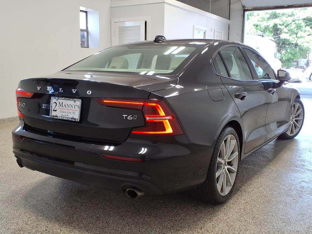 Photo 4 of this VOLVO S60