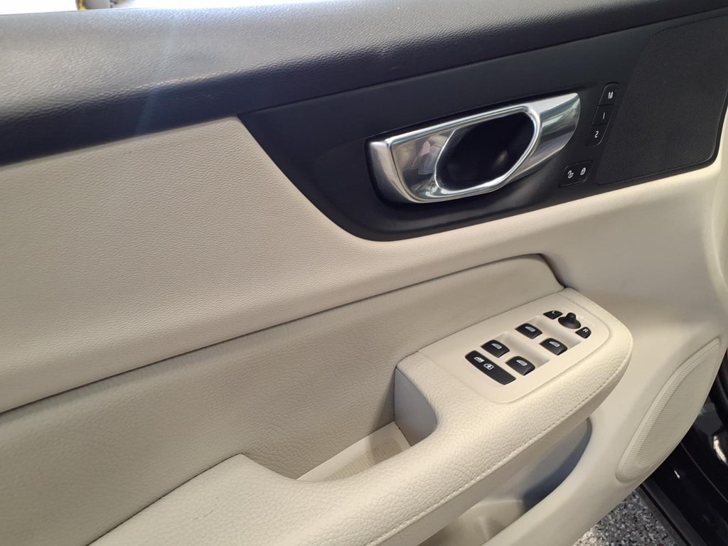 Photo 8 of this VOLVO S60